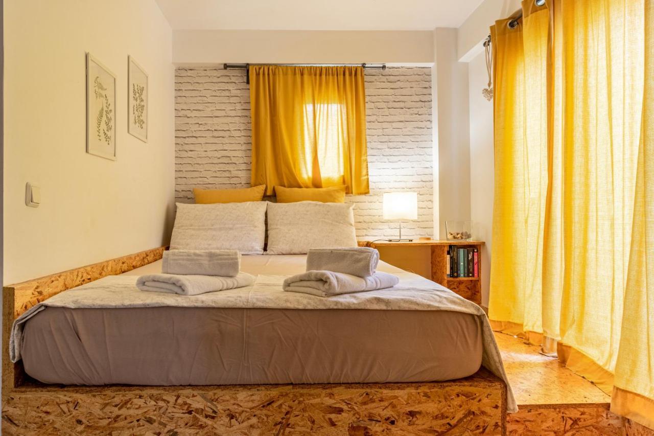 Downtown Charming Studio Каламата Екстериор снимка