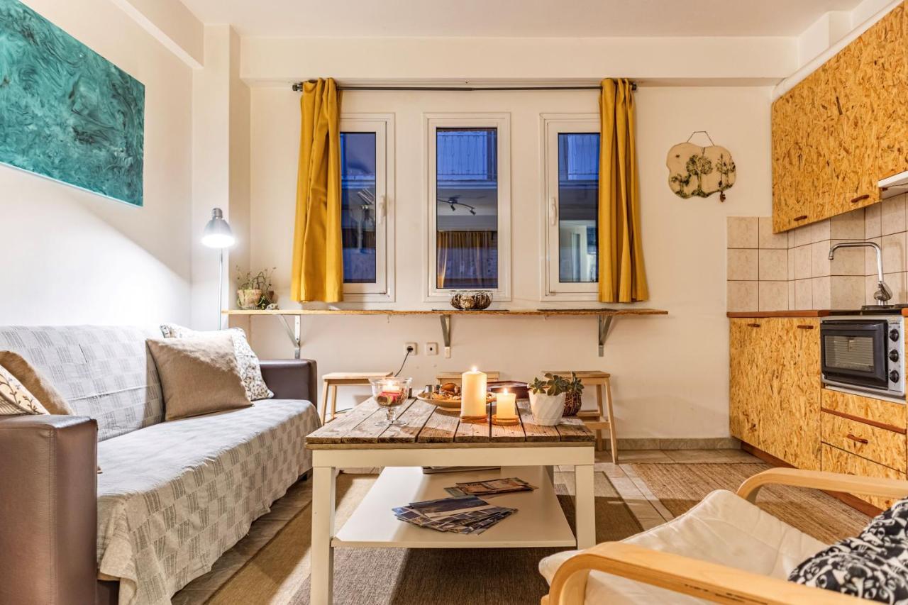 Downtown Charming Studio Каламата Екстериор снимка