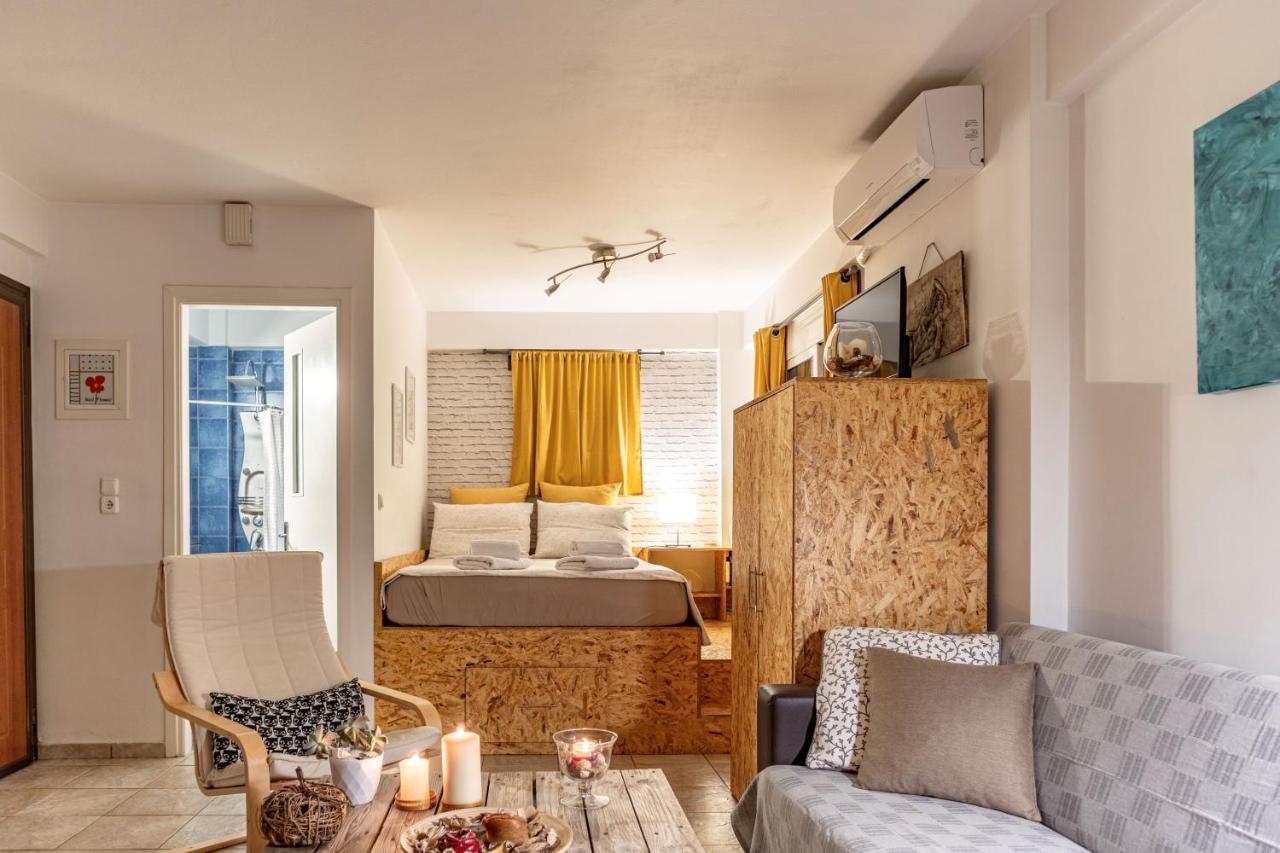 Downtown Charming Studio Каламата Екстериор снимка
