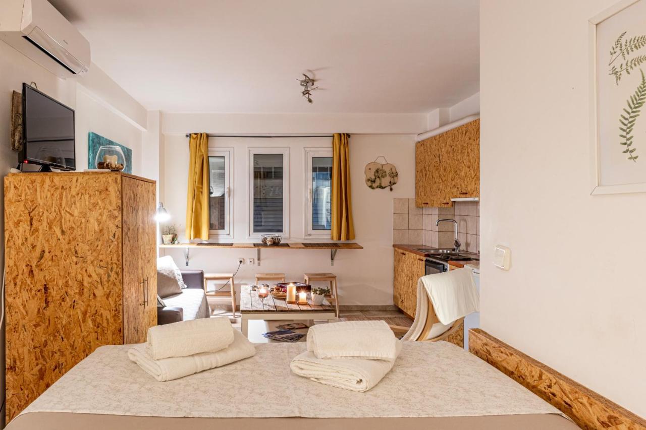 Downtown Charming Studio Каламата Екстериор снимка